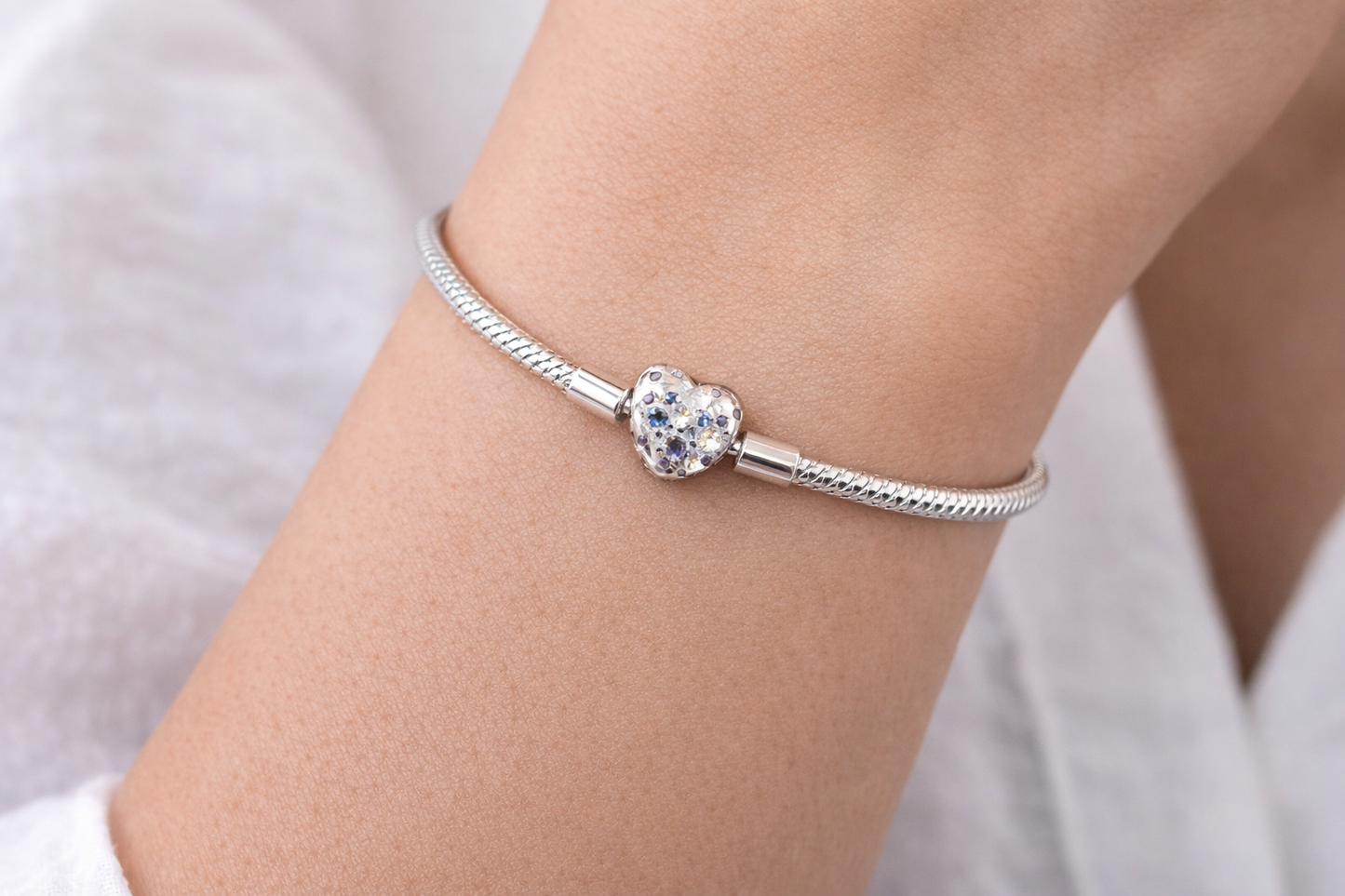 Bracelet Charms Cœur Éclat Bleu – Plaqué Argent ✨