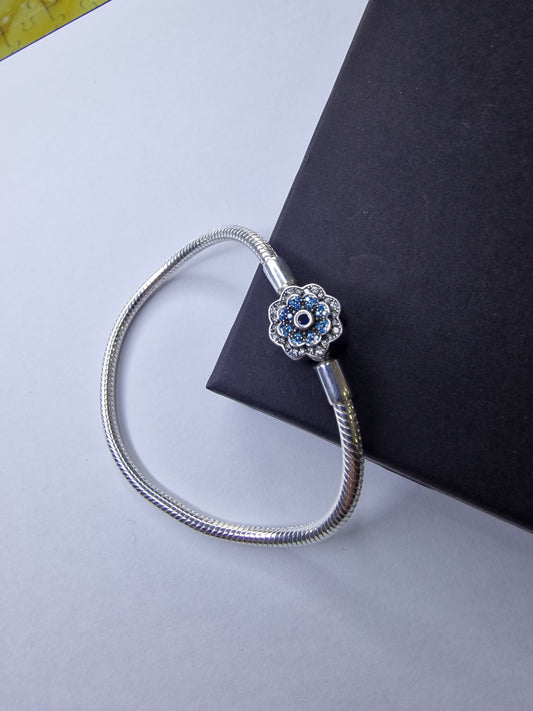 Bracelet Charms Fleur Protectrice – Plaqué Argent ✨